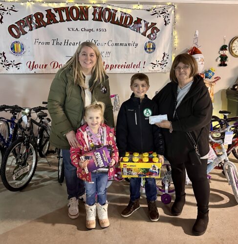 Grace Episcopal Church donates to Vietnam Veterans of America